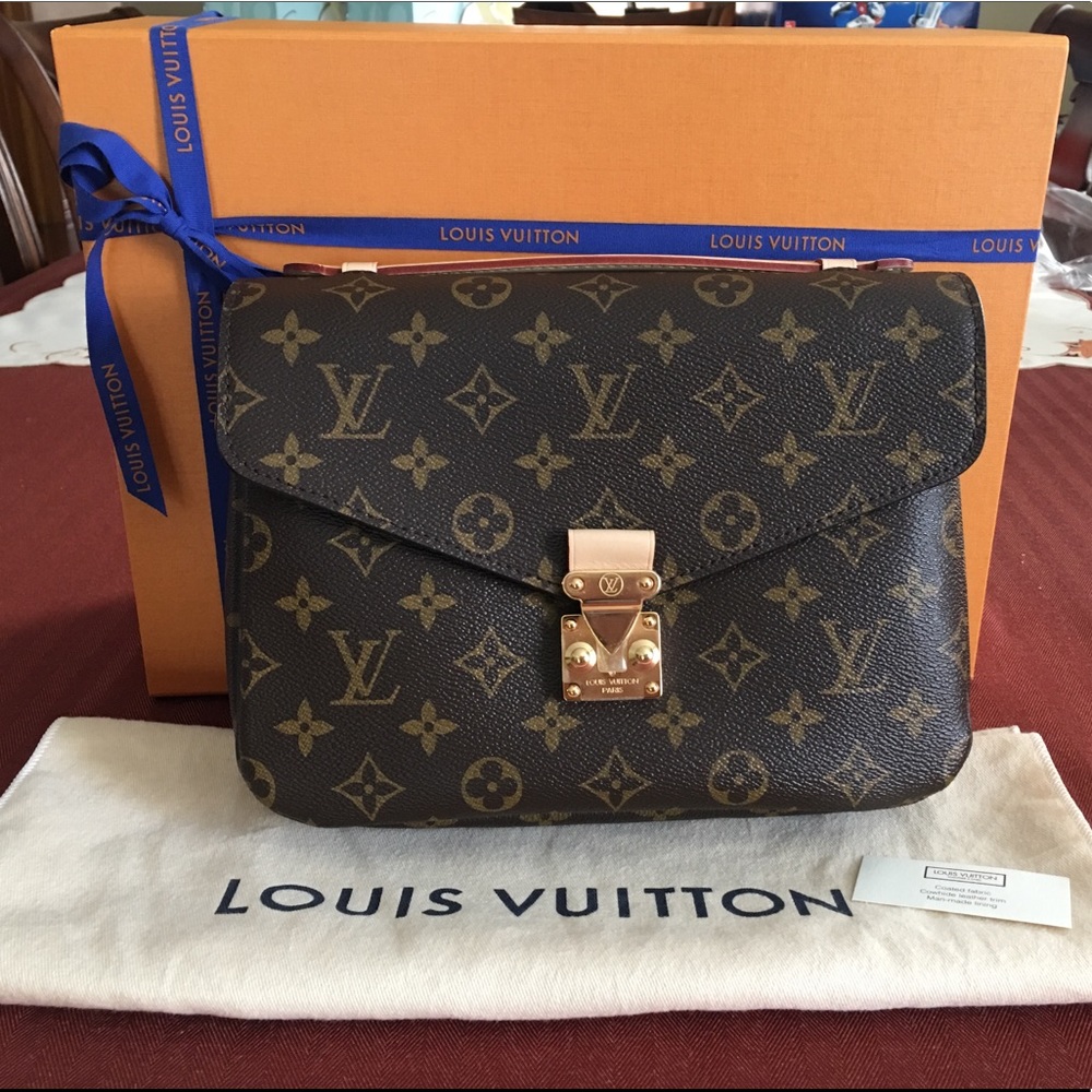 Sold 🅿️ Louis Vuitton Pochette Metis